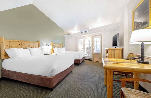 Zion National Park East Entrance Hotel | Eco-Friendly Retreat at Best Western East Zion Thunderbird Lodge