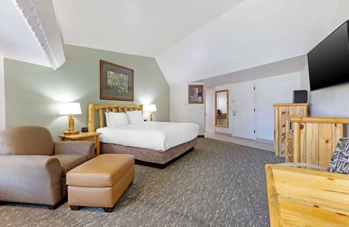 Zion National Park East Entrance Hotel | Eco-Friendly Retreat at Best Western East Zion Thunderbird Lodge