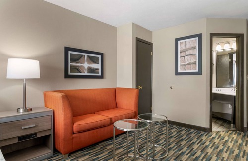 Edinburgh Hotel | Eco-Friendly Best Western Edinburgh/Columbus with Pool & Breakfast