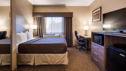 Scott City Hotel | Comfortable Stay at Best Western El-Quartelejo Inn & Suites