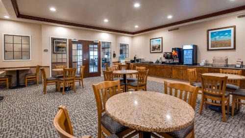 Scott City Hotel | Comfortable Stay at Best Western El-Quartelejo Inn & Suites