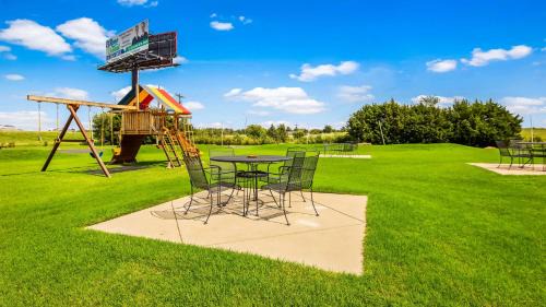 El Reno Hotel | Pet-Friendly Stay at Best Western El Reno with Pool Access