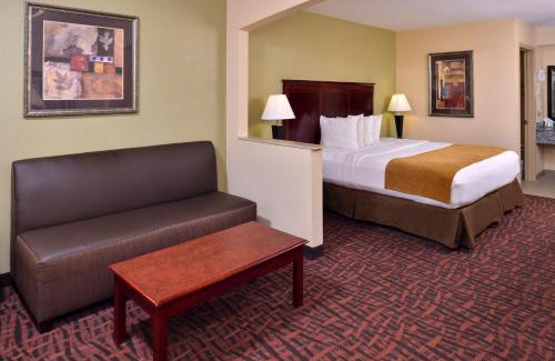 Eunice Hotel | Cozy Best Western Eunice with Pool and Family Amenities