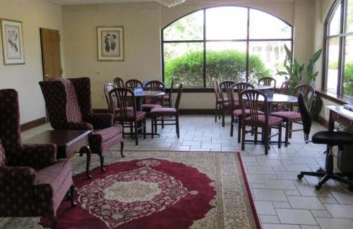 Seven Oaks Hotel | Discover Comfort at Best Western Executive Inn & Suites