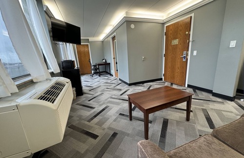 Kenosha Hotel | Top-Rated Best Western Executive Inn with Pool & Spa