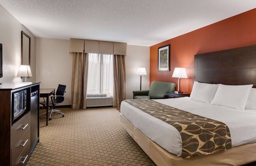 Latta Hotel | Comfortable Stay at Best Western Executive Inn with Pool