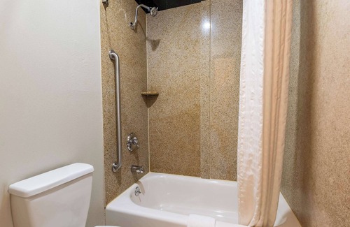 Fayetteville Hotel | Highly Rated Best Western Fayetteville Inn with Pool & Breakfast