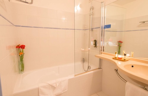 Maussane Hotel | Discover Best Western Aurelia: Family-Friendly Retreat