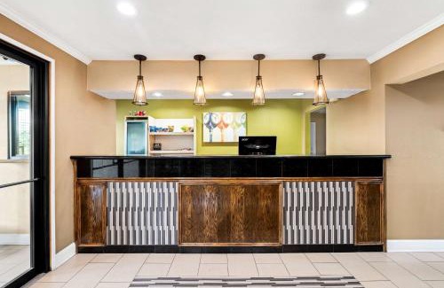 Yazoo City Hotel | Gateway Inn: Family-Friendly Stay with Pool & Kitchen