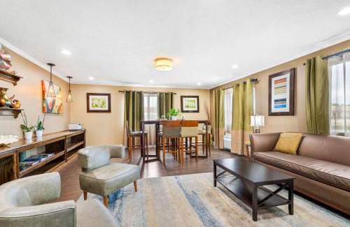 Yazoo City Hotel | Gateway Inn: Family-Friendly Stay with Pool & Kitchen