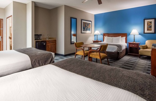 Geneseo Hotel | Inviting Best Western Geneseo Inn with Pool & Breakfast