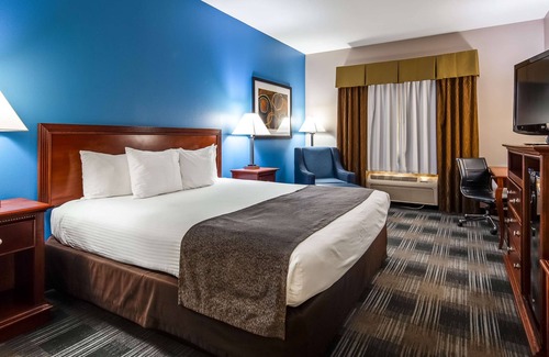 Geneseo Hotel | Inviting Best Western Geneseo Inn with Pool & Breakfast