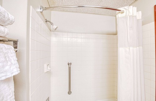 Green Valley Hotel | Guest Favorite: Best Western Green Valley Inn with Pool