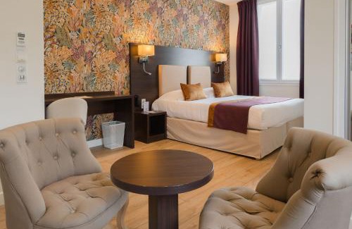 Chinon Hotel | Discover Best Western Hôtel De France with Oceanfront Views