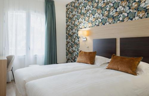 Chinon Hotel | Discover Best Western Hôtel De France with Oceanfront Views