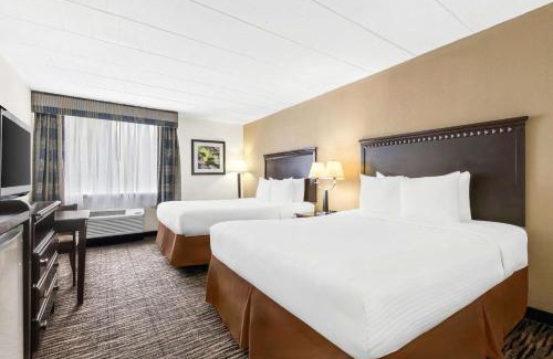 Hazlet Hotel | Comfortable Stay at Best Western Hazlet Inn with Family Amenities