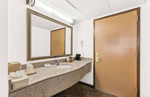 Hazlet Hotel | Top Rated Stay at Best Western Hazlet Inn with Breakfast & Spa