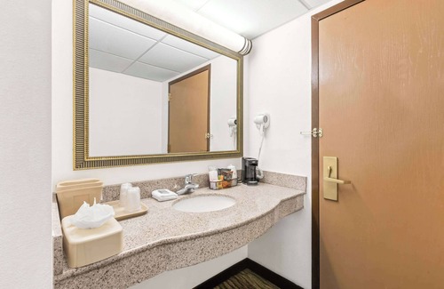 Hazlet Hotel | Top Rated Stay at Best Western Hazlet Inn with Breakfast & Spa