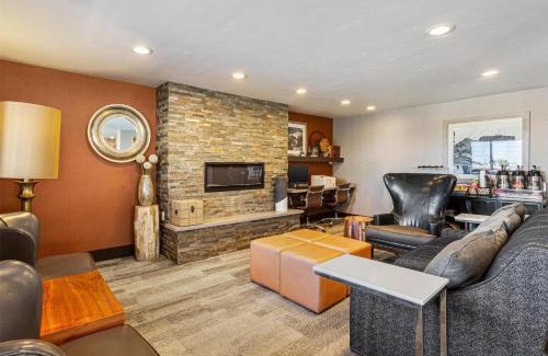 Tonopah Hotel | Relax at Best Western Hi-Desert Inn with Oceanfront Views