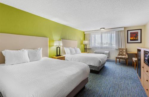 Tonopah Hotel | Relax at Best Western Hi-Desert Inn with Oceanfront Views