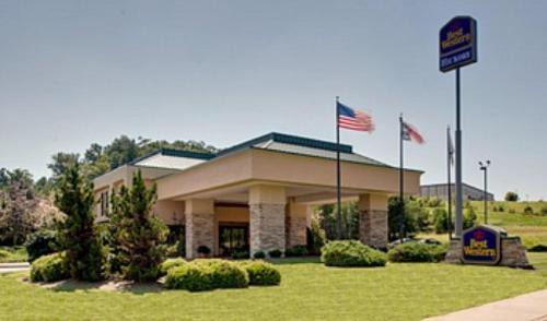 Hickory Hotel | Top-Rated Best Western Hickory with Pool and Ocean Views