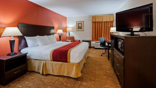 Hiram Hotel | Cozy Stay at Best Western Hiram Inn with Pool Access