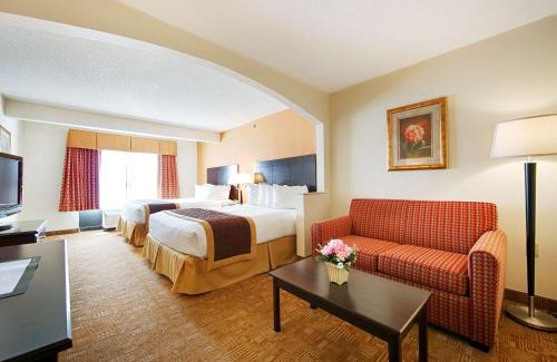 Hiram Hotel | Cozy Stay at Best Western Hiram Inn with Pool Access