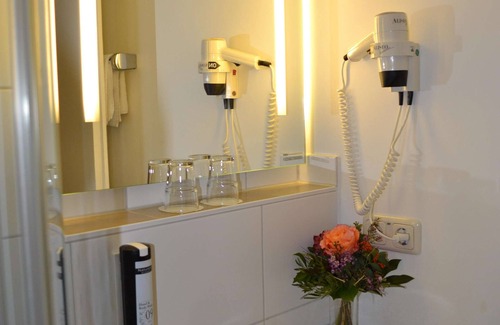 Erlangen Hotel | Quality Hotel Erlangen: Family-Friendly with Pool & Spa