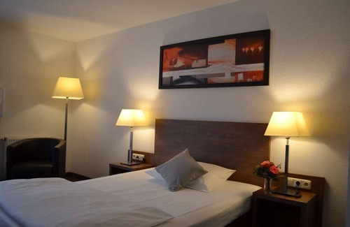 Erlangen Hotel | Quality Hotel Erlangen: Family-Friendly with Pool & Spa