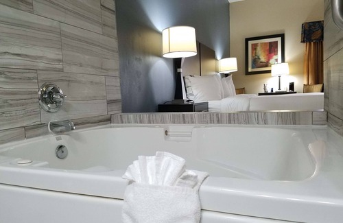 Florence Hotel | Ideal Stay at Best Western Inn Florence with Pool & Breakfast