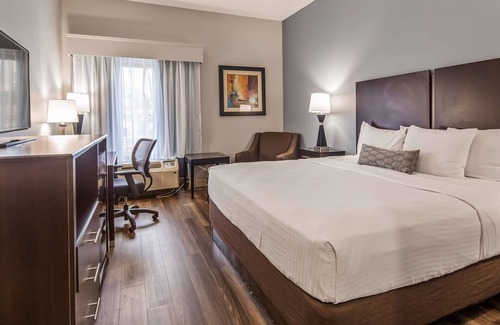 Florence Hotel | Ideal Stay at Best Western Inn Florence with Pool & Breakfast