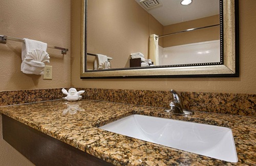Lake Charles Hotel | Comfortable Stay at Best Western Bayou Inn & Suites