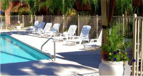 North Mountain Hotel | Inviting Best Western InnSuites Phoenix with Oceanfront Views