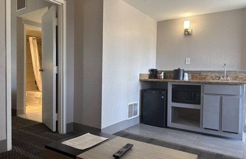 North Mountain Hotel | Discover Best Western InnSuites Phoenix: Family-Friendly Retreat