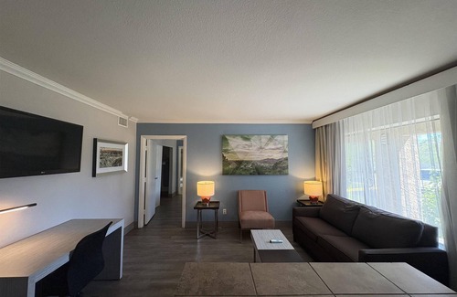 North Mountain Hotel | Discover Best Western InnSuites Phoenix: Family-Friendly Retreat