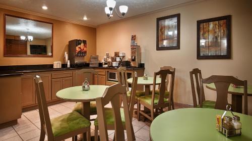 Calexico Hotel | Oceanfront Comfort at Best Western John Jay Inn