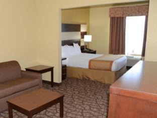 Joliet Hotel | Comfortable Getaway at Best Western Joliet Inn & Suites