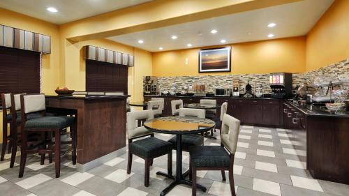 LaPlace Hotel | Discover Best Western La Place Inn with Oceanfront Views
