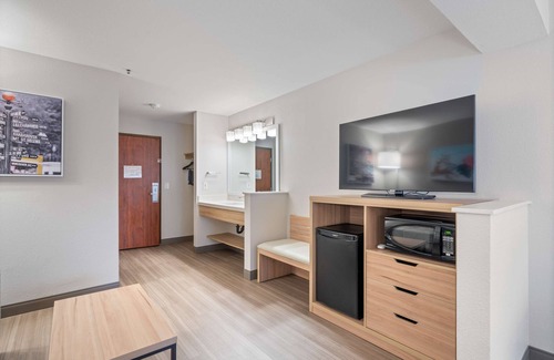 Lake Forest Hotel | Discover Best Western Lake Oswego/Portland Hotel & Suites