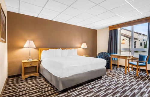 Chamberlain Hotel | Relax at Best Western Lee's Motor Inn - Oceanfront Getaway