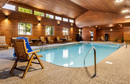 Chamberlain Hotel | Relax at Best Western Lee's Motor Inn - Oceanfront Getaway