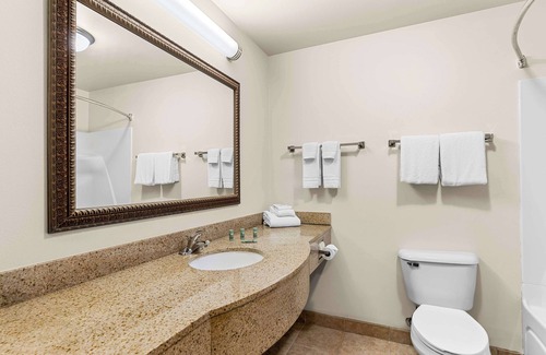 South Beloit Hotel | Discover Best Western Legacy Inn & Suites in Beloit