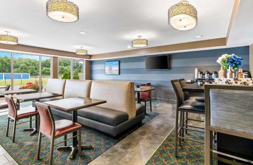 South Beloit Hotel | Pet-Friendly Retreat at Best Western Legacy Inn & Suites