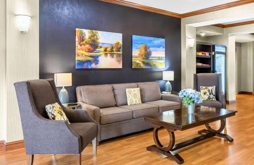 South Beloit Hotel | Pet-Friendly Retreat at Best Western Legacy Inn & Suites