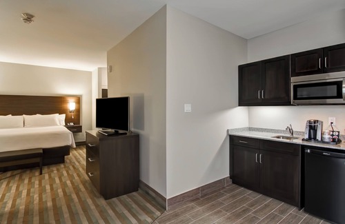 Argyle Hotel | Comfortable Stay at Best Western London Airport Inn & Suites
