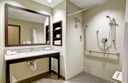 Argyle Hotel | Comfortable Stay at Best Western London Airport Inn & Suites