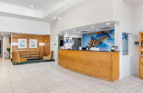 Lubbock Hotel | Relax at Best Western Lubbock West Inn & Suites, Poolside Bliss