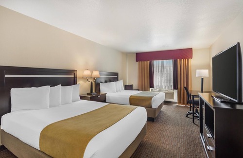 Tracy Hotel | Premium Best Western Inn with Pool and Spa Amenities