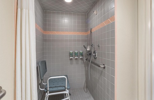 Tracy Hotel | Premium Best Western Inn with Pool and Spa Amenities