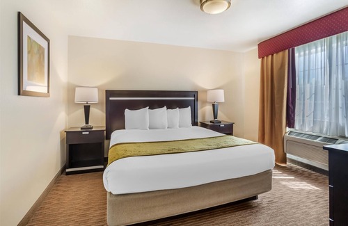 Tracy Hotel | Premium Best Western Inn with Pool and Spa Amenities